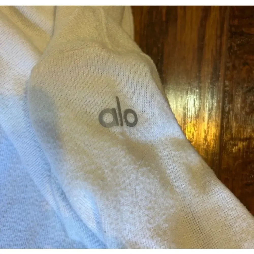 Alo Soho Pullover in cream Size medium fits oversized
